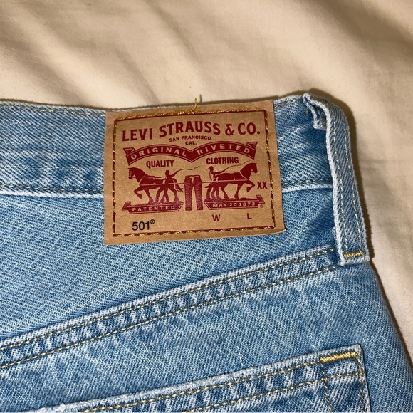 Women’s Levis 501 Shorts - Picture 3 of 4